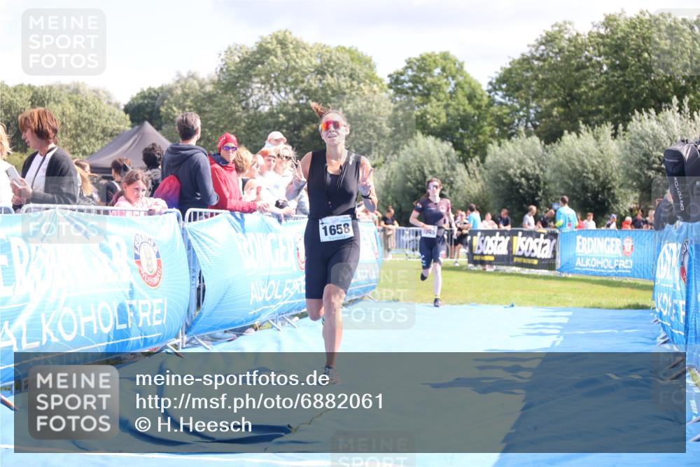 25.08.2024 - Elbe Triathlon Hamburg H.Heesch http://msf.ph/oto/6882061 25.08.2024 11:58:19 Ziel 1475, 1645, 1658 meine-sportfotos.de