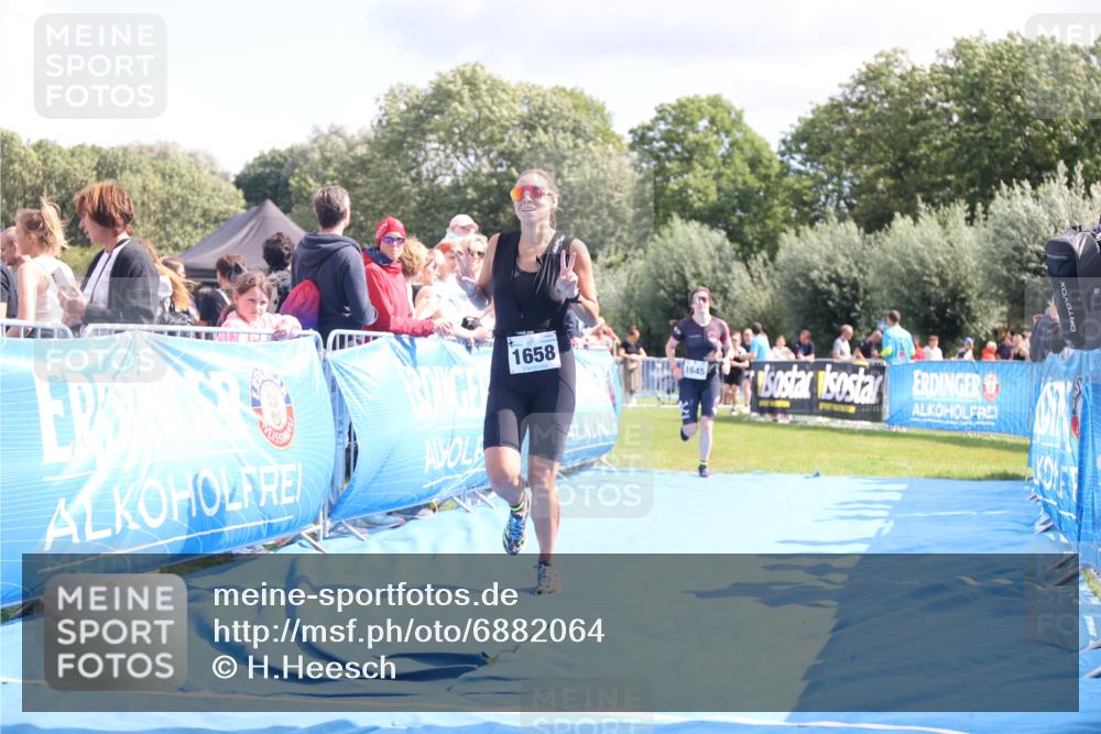 25.08.2024 - Elbe Triathlon Hamburg H.Heesch http://msf.ph/oto/6882064 25.08.2024 11:58:19 Ziel 1475, 1645, 1658 meine-sportfotos.de