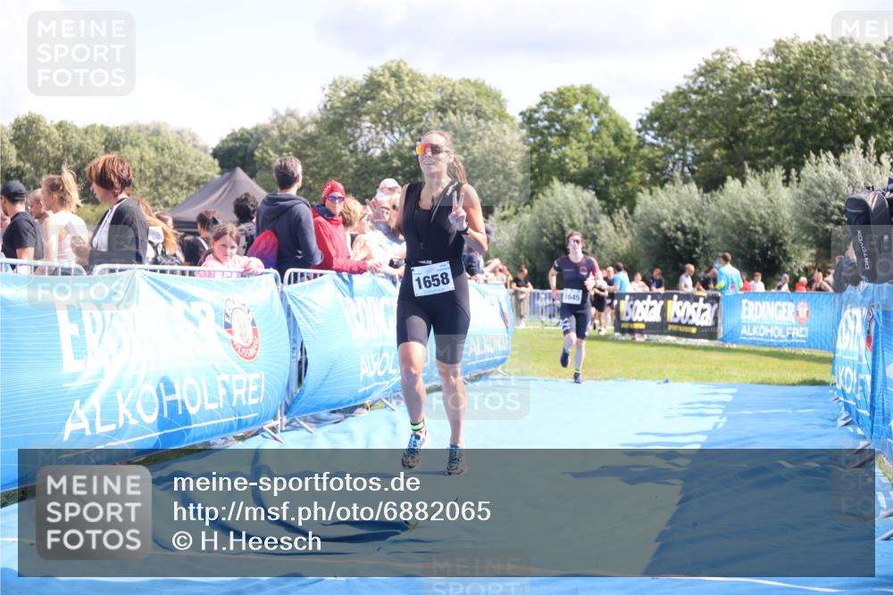 25.08.2024 - Elbe Triathlon Hamburg H.Heesch http://msf.ph/oto/6882065 25.08.2024 11:58:19 Ziel 1475, 1645, 1658 meine-sportfotos.de