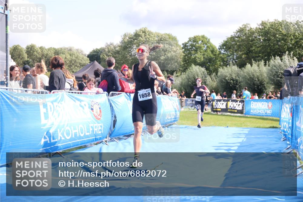 25.08.2024 - Elbe Triathlon Hamburg H.Heesch http://msf.ph/oto/6882072 25.08.2024 11:58:19 Ziel 1475, 1645, 1658 meine-sportfotos.de