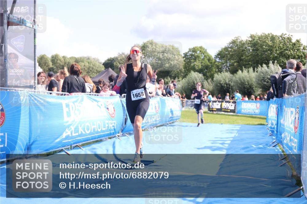 25.08.2024 - Elbe Triathlon Hamburg H.Heesch http://msf.ph/oto/6882079 25.08.2024 11:58:19 Ziel 1475, 1645, 1658 meine-sportfotos.de