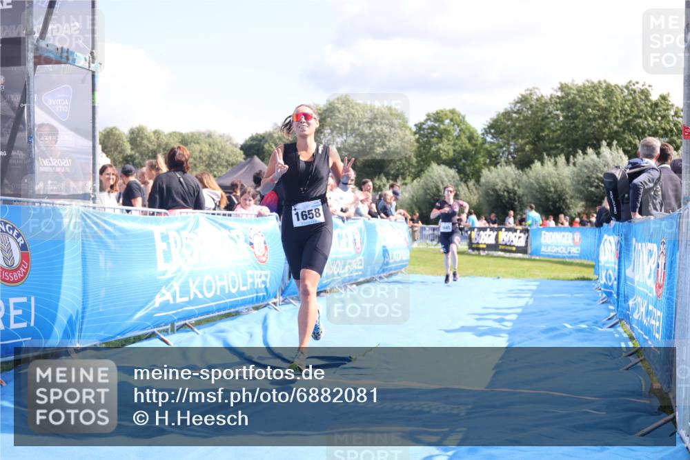 25.08.2024 - Elbe Triathlon Hamburg H.Heesch http://msf.ph/oto/6882081 25.08.2024 11:58:19 Ziel 1475, 1645, 1658 meine-sportfotos.de