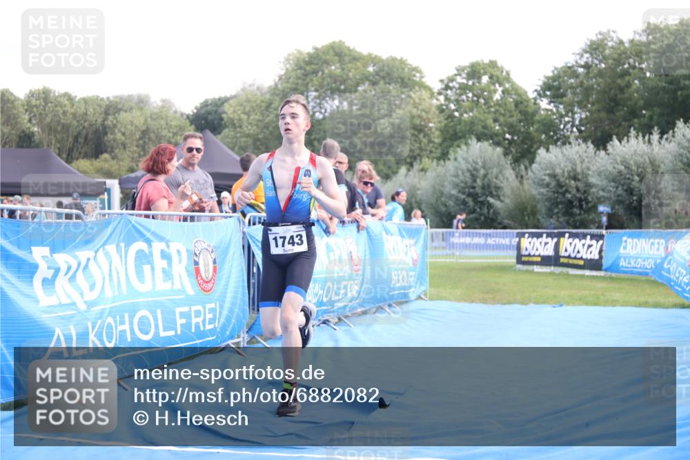 25.08.2024 - Elbe Triathlon Hamburg H.Heesch http://msf.ph/oto/6882082 25.08.2024 12:41:04 Ziel 1723, 1743, 1754 meine-sportfotos.de