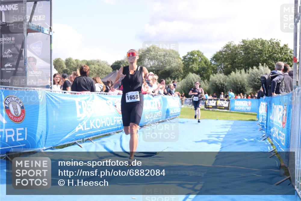 25.08.2024 - Elbe Triathlon Hamburg H.Heesch http://msf.ph/oto/6882084 25.08.2024 11:58:19 Ziel 1475, 1645, 1658 meine-sportfotos.de