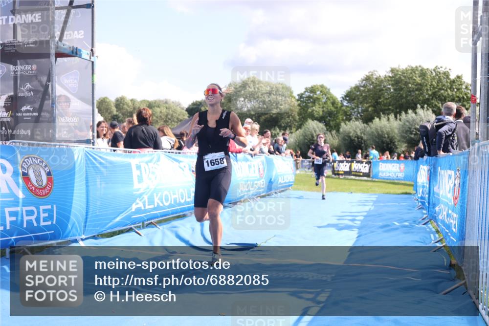 25.08.2024 - Elbe Triathlon Hamburg H.Heesch http://msf.ph/oto/6882085 25.08.2024 11:58:19 Ziel 1475, 1645, 1658 meine-sportfotos.de