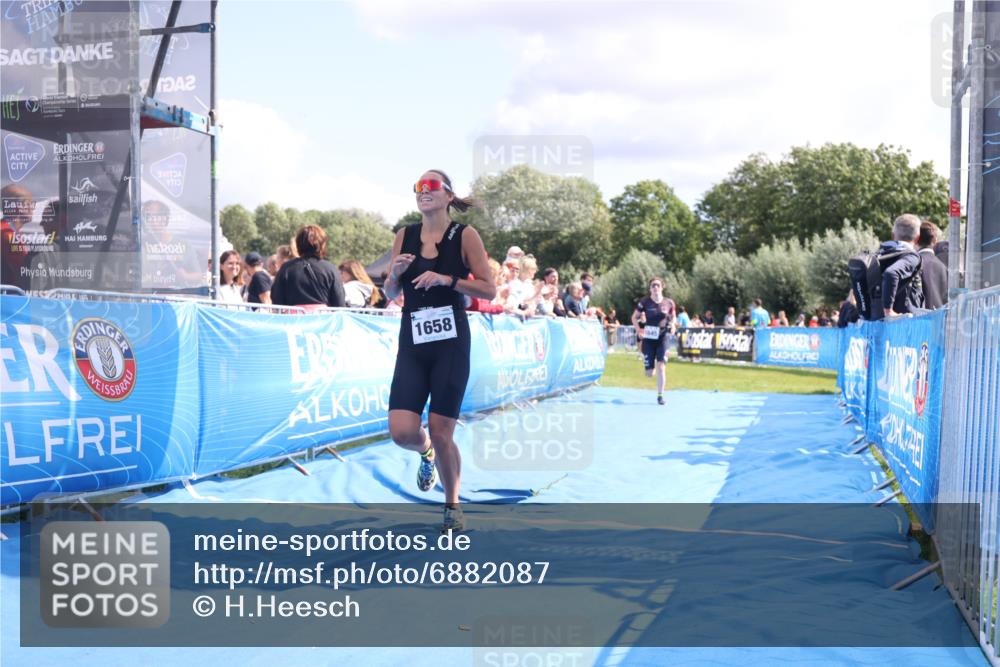 25.08.2024 - Elbe Triathlon Hamburg H.Heesch http://msf.ph/oto/6882087 25.08.2024 11:58:19 Ziel 1475, 1645, 1658 meine-sportfotos.de