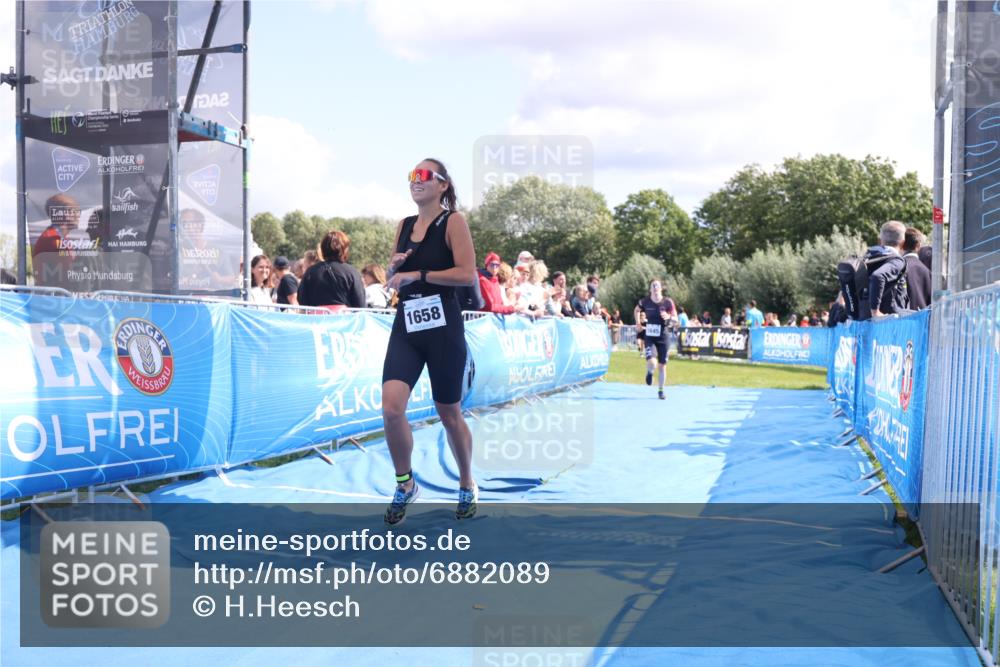25.08.2024 - Elbe Triathlon Hamburg H.Heesch http://msf.ph/oto/6882089 25.08.2024 11:58:19 Ziel 1475, 1645, 1658 meine-sportfotos.de