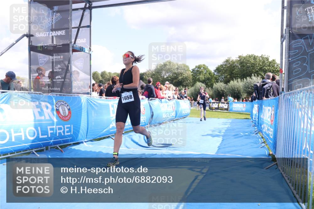 25.08.2024 - Elbe Triathlon Hamburg H.Heesch http://msf.ph/oto/6882093 25.08.2024 11:58:20 Ziel 512, 1645, 1658 meine-sportfotos.de