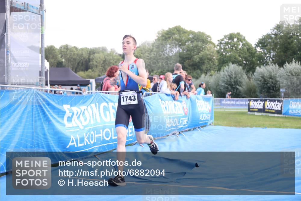 25.08.2024 - Elbe Triathlon Hamburg H.Heesch http://msf.ph/oto/6882094 25.08.2024 12:41:04 Ziel 1723, 1743, 1754 meine-sportfotos.de