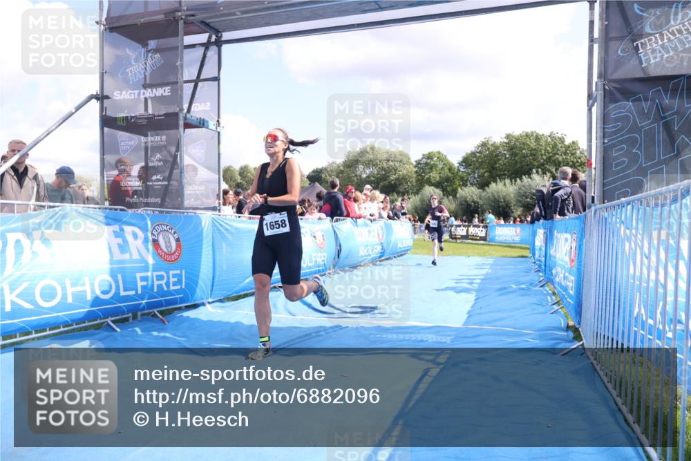 25.08.2024 - Elbe Triathlon Hamburg H.Heesch http://msf.ph/oto/6882096 25.08.2024 11:58:20 Ziel 512, 1645, 1658 meine-sportfotos.de