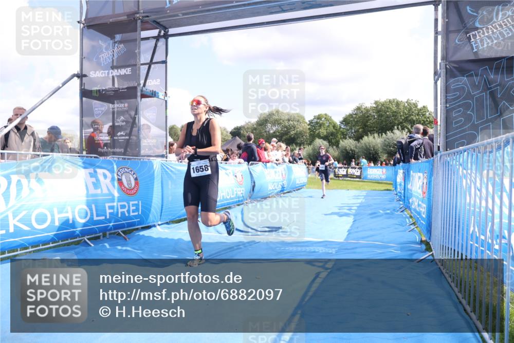 25.08.2024 - Elbe Triathlon Hamburg H.Heesch http://msf.ph/oto/6882097 25.08.2024 11:58:20 Ziel 512, 1645, 1658 meine-sportfotos.de