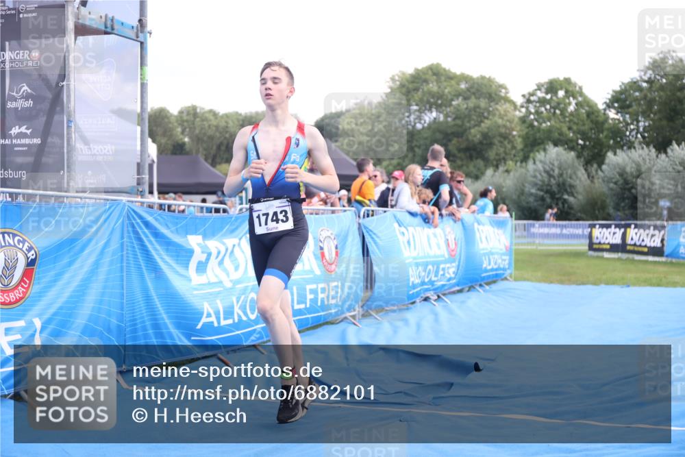 25.08.2024 - Elbe Triathlon Hamburg H.Heesch http://msf.ph/oto/6882101 25.08.2024 12:41:04 Ziel 1723, 1743, 1754 meine-sportfotos.de