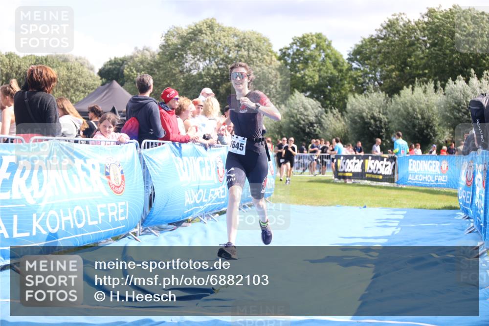 25.08.2024 - Elbe Triathlon Hamburg H.Heesch http://msf.ph/oto/6882103 25.08.2024 11:58:21 Ziel 512, 1645, 1658 meine-sportfotos.de