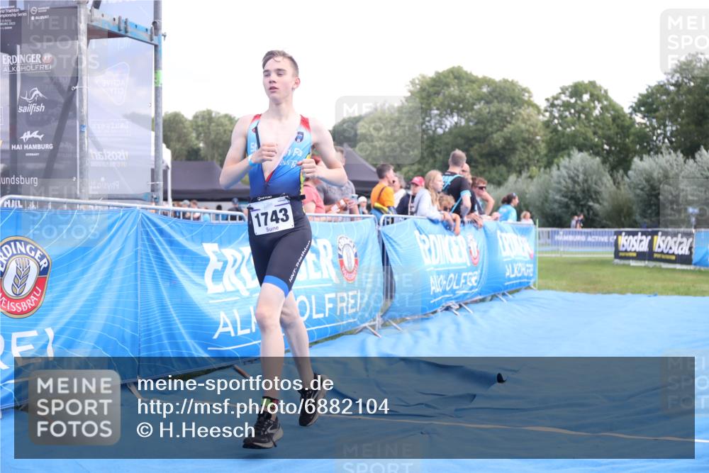 25.08.2024 - Elbe Triathlon Hamburg H.Heesch http://msf.ph/oto/6882104 25.08.2024 12:41:04 Ziel 1723, 1743, 1754 meine-sportfotos.de