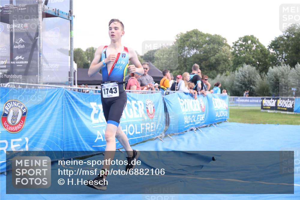 25.08.2024 - Elbe Triathlon Hamburg H.Heesch http://msf.ph/oto/6882106 25.08.2024 12:41:04 Ziel 1723, 1743, 1754 meine-sportfotos.de