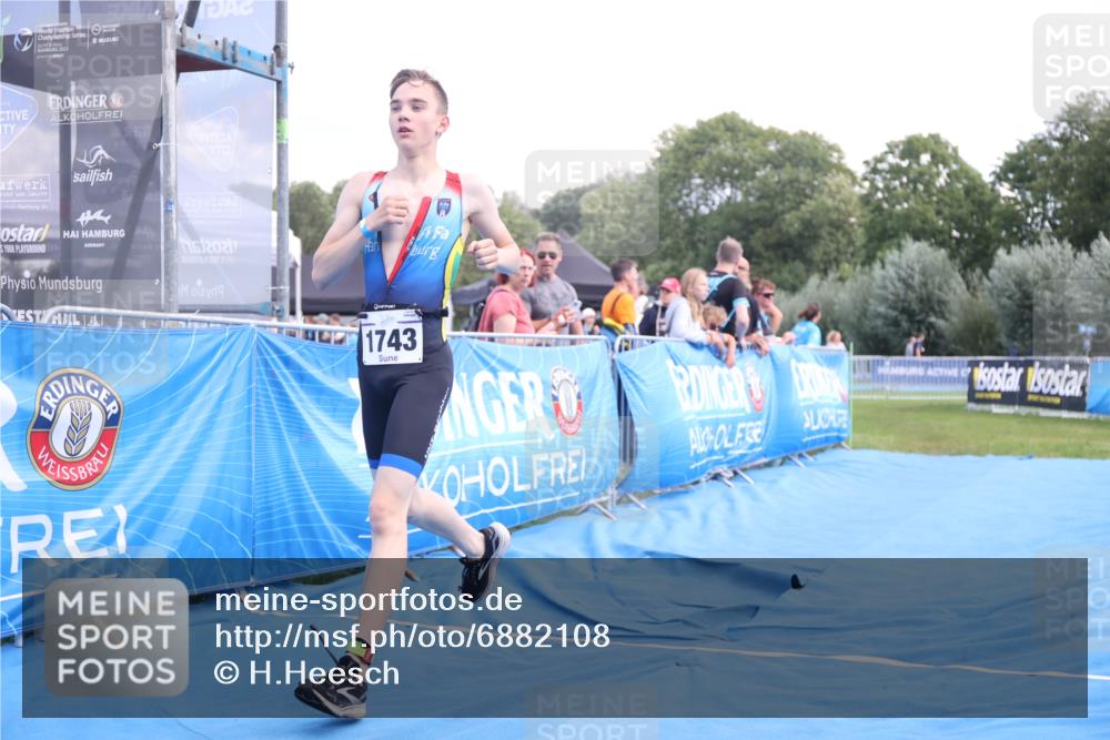 25.08.2024 - Elbe Triathlon Hamburg H.Heesch http://msf.ph/oto/6882108 25.08.2024 12:41:04 Ziel 1723, 1743, 1754 meine-sportfotos.de
