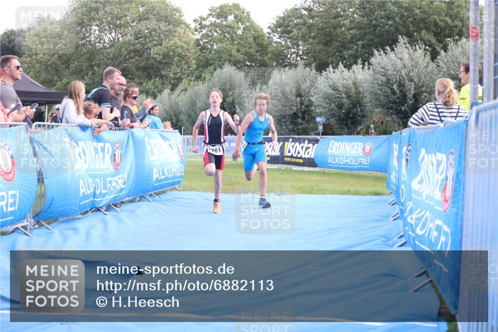 25.08.2024 - Elbe Triathlon Hamburg H.Heesch http://msf.ph/oto/6882113 25.08.2024 12:43:12 Ziel 1761, 1762 meine-sportfotos.de