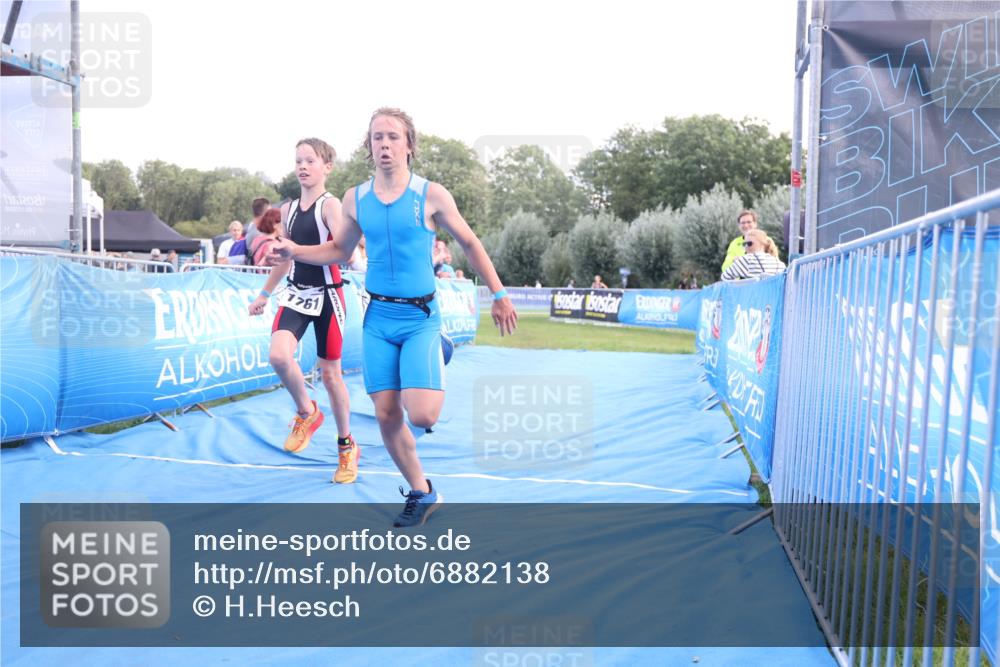 25.08.2024 - Elbe Triathlon Hamburg H.Heesch http://msf.ph/oto/6882138 25.08.2024 12:43:14 Ziel 1761, 1762, 1774 meine-sportfotos.de