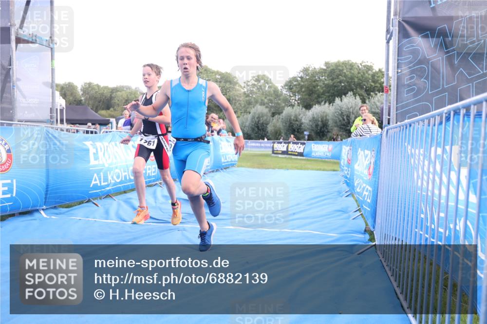 25.08.2024 - Elbe Triathlon Hamburg H.Heesch http://msf.ph/oto/6882139 25.08.2024 12:43:14 Ziel 1761, 1762, 1774 meine-sportfotos.de