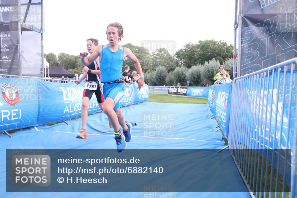 25.08.2024 - Elbe Triathlon Hamburg H.Heesch http://msf.ph/oto/6882140 25.08.2024 12:43:14 Ziel 1761, 1762, 1774 meine-sportfotos.de