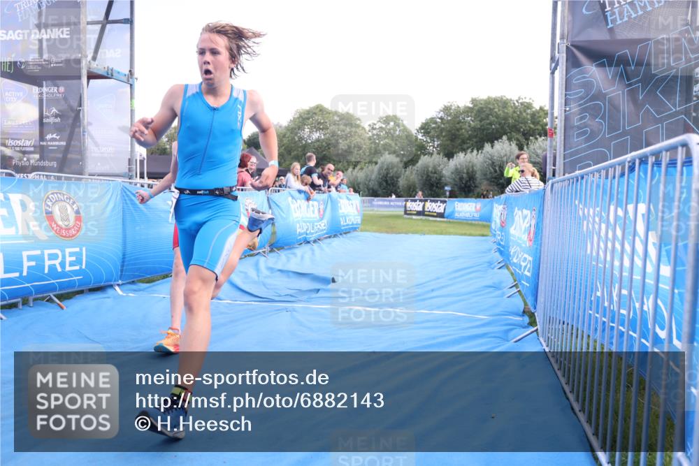 25.08.2024 - Elbe Triathlon Hamburg H.Heesch http://msf.ph/oto/6882143 25.08.2024 12:43:14 Ziel 1761, 1762, 1774 meine-sportfotos.de