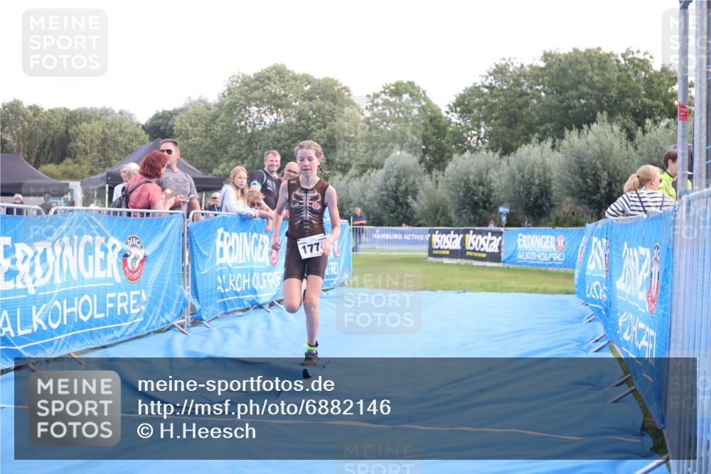 25.08.2024 - Elbe Triathlon Hamburg H.Heesch http://msf.ph/oto/6882146 25.08.2024 12:43:21 Ziel 1761, 1762, 1774 meine-sportfotos.de