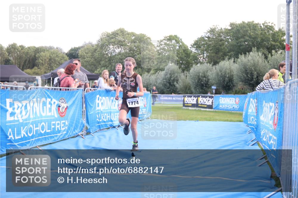25.08.2024 - Elbe Triathlon Hamburg H.Heesch http://msf.ph/oto/6882147 25.08.2024 12:43:21 Ziel 1761, 1762, 1774 meine-sportfotos.de