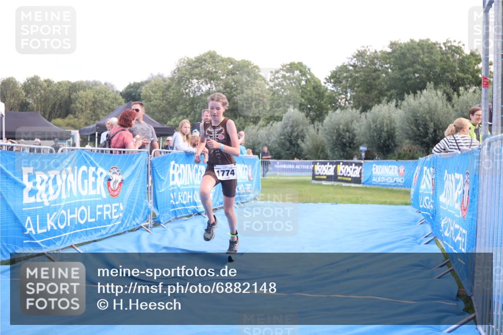 25.08.2024 - Elbe Triathlon Hamburg H.Heesch http://msf.ph/oto/6882148 25.08.2024 12:43:21 Ziel 1761, 1762, 1774 meine-sportfotos.de