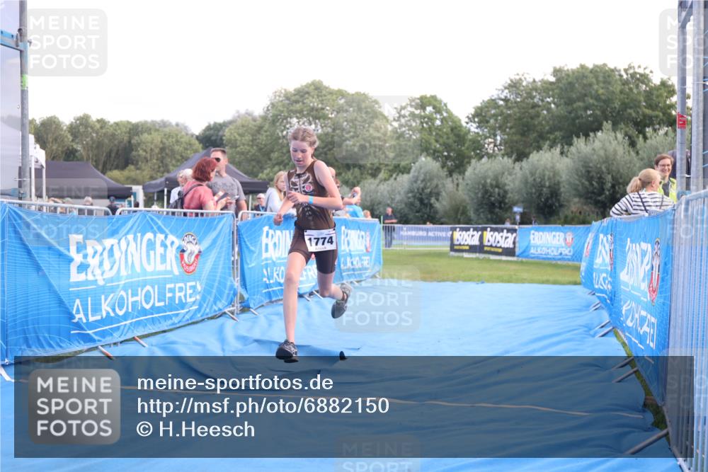 25.08.2024 - Elbe Triathlon Hamburg H.Heesch http://msf.ph/oto/6882150 25.08.2024 12:43:21 Ziel 1761, 1762, 1774 meine-sportfotos.de