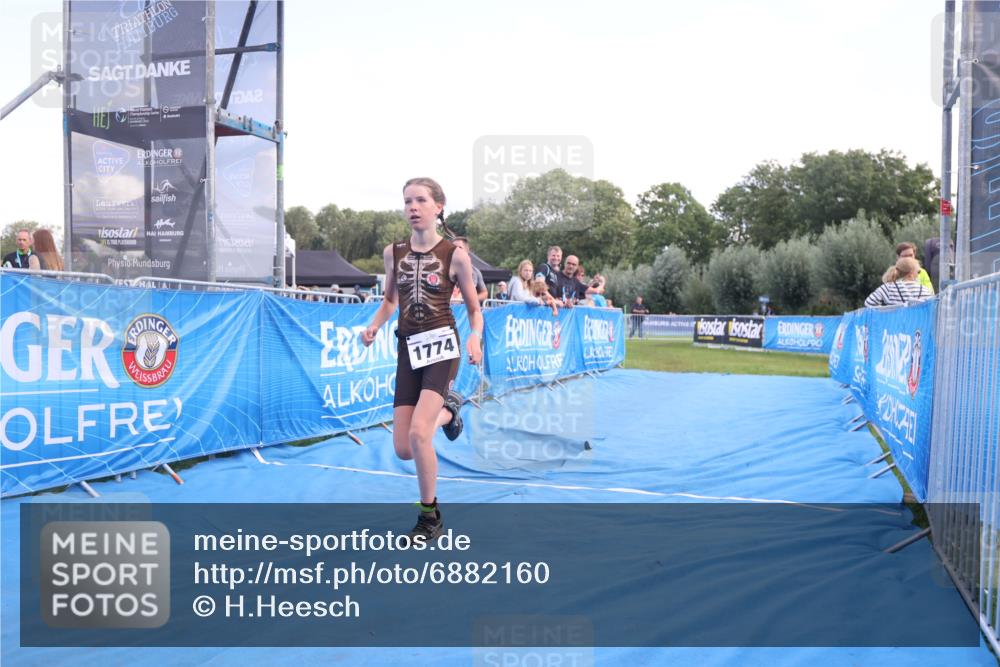 25.08.2024 - Elbe Triathlon Hamburg H.Heesch http://msf.ph/oto/6882160 25.08.2024 12:43:22 Ziel 1774 meine-sportfotos.de