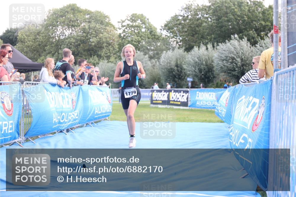 25.08.2024 - Elbe Triathlon Hamburg H.Heesch http://msf.ph/oto/6882170 25.08.2024 12:43:43 Ziel 1779 meine-sportfotos.de