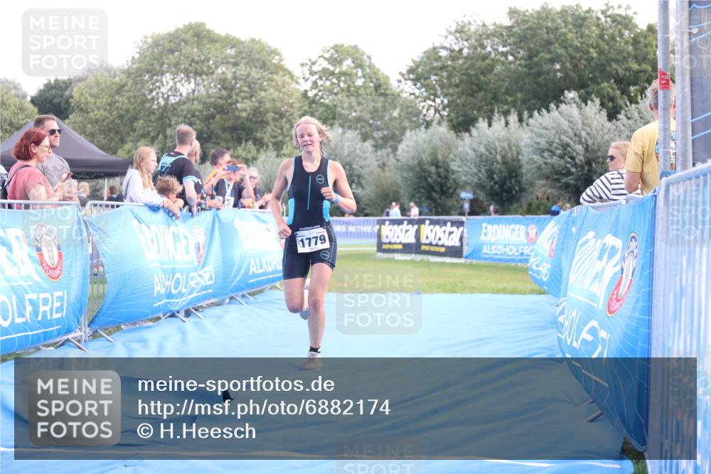 25.08.2024 - Elbe Triathlon Hamburg H.Heesch http://msf.ph/oto/6882174 25.08.2024 12:43:43 Ziel 1779 meine-sportfotos.de