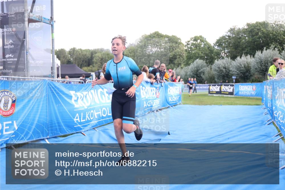 25.08.2024 - Elbe Triathlon Hamburg H.Heesch http://msf.ph/oto/6882215 25.08.2024 12:43:56 Ziel 1744, 1745 meine-sportfotos.de