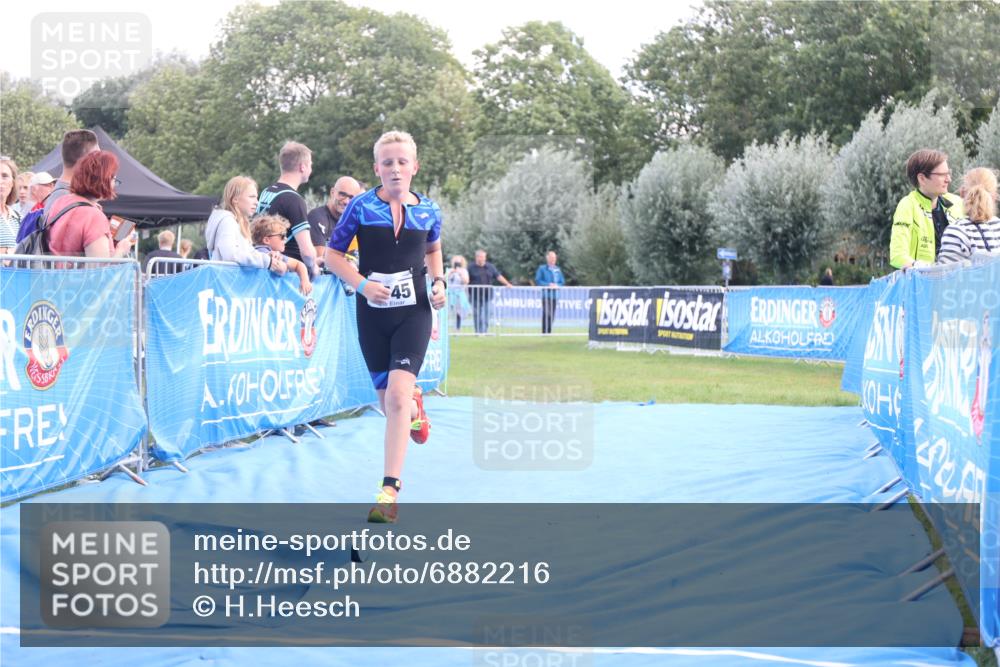 25.08.2024 - Elbe Triathlon Hamburg H.Heesch http://msf.ph/oto/6882216 25.08.2024 12:44:02 Ziel 1744, 1745 meine-sportfotos.de