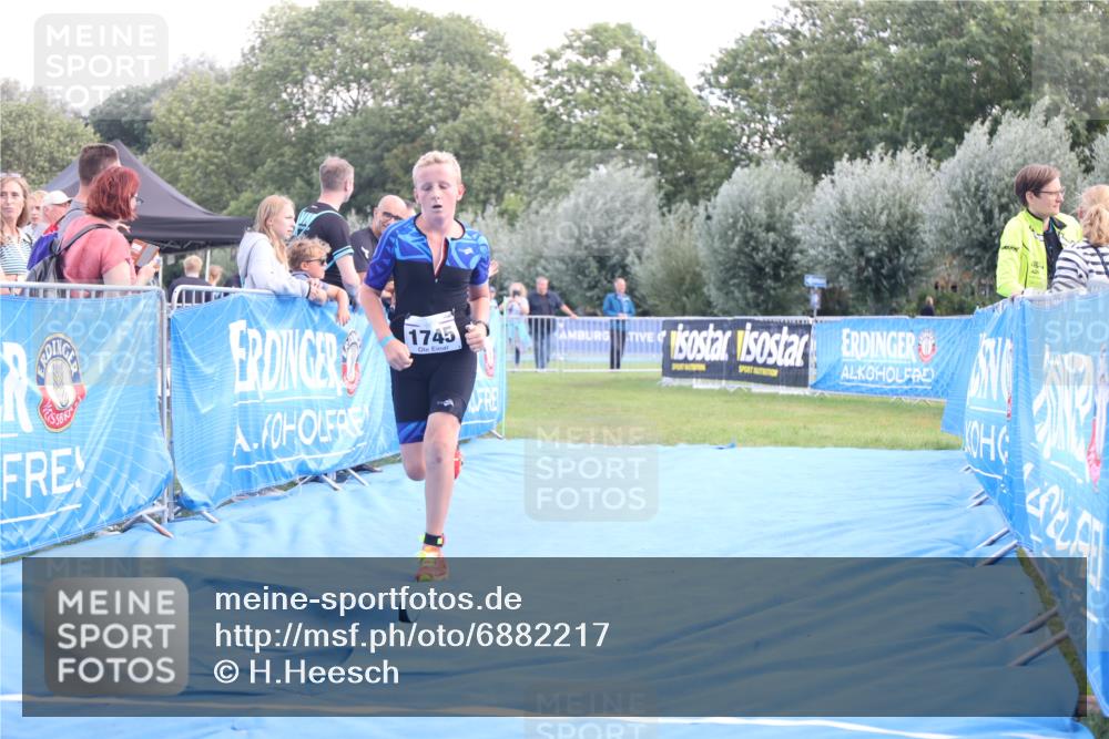 25.08.2024 - Elbe Triathlon Hamburg H.Heesch http://msf.ph/oto/6882217 25.08.2024 12:44:02 Ziel 1744, 1745 meine-sportfotos.de