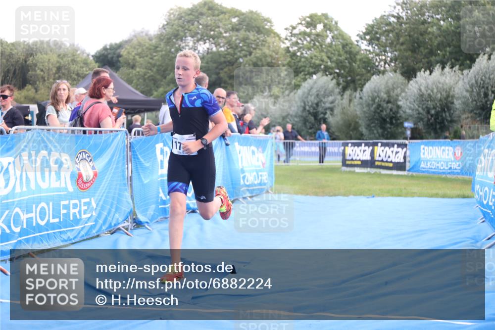 25.08.2024 - Elbe Triathlon Hamburg H.Heesch http://msf.ph/oto/6882224 25.08.2024 12:44:02 Ziel 1744, 1745 meine-sportfotos.de