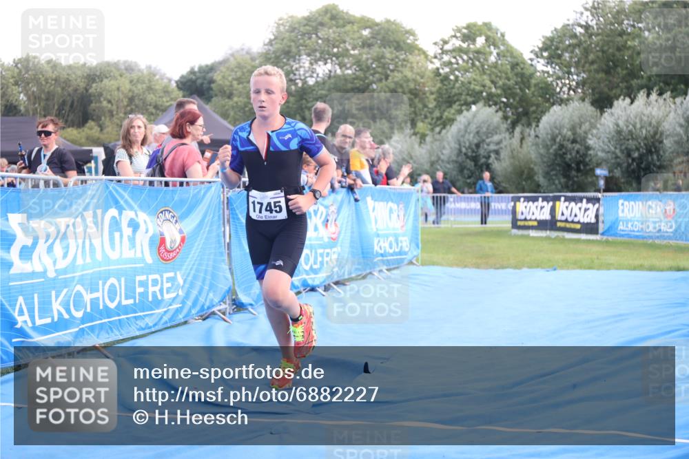 25.08.2024 - Elbe Triathlon Hamburg H.Heesch http://msf.ph/oto/6882227 25.08.2024 12:44:03 Ziel 1744, 1745 meine-sportfotos.de