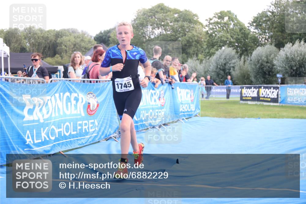25.08.2024 - Elbe Triathlon Hamburg H.Heesch http://msf.ph/oto/6882229 25.08.2024 12:44:03 Ziel 1744, 1745 meine-sportfotos.de