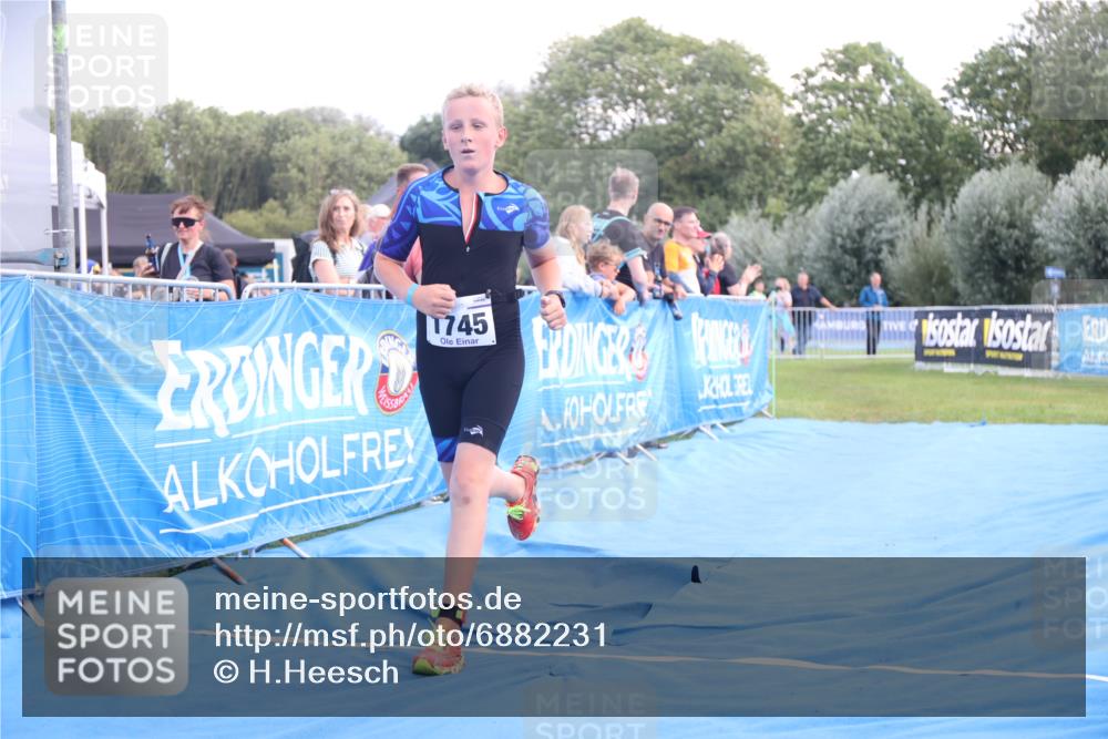 25.08.2024 - Elbe Triathlon Hamburg H.Heesch http://msf.ph/oto/6882231 25.08.2024 12:44:03 Ziel 1744, 1745 meine-sportfotos.de