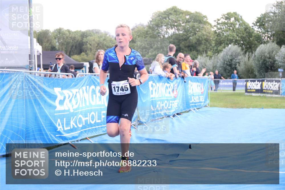 25.08.2024 - Elbe Triathlon Hamburg H.Heesch http://msf.ph/oto/6882233 25.08.2024 12:44:03 Ziel 1744, 1745 meine-sportfotos.de