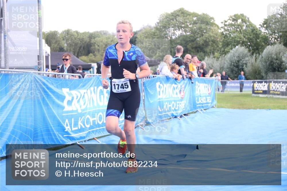 25.08.2024 - Elbe Triathlon Hamburg H.Heesch http://msf.ph/oto/6882234 25.08.2024 12:44:03 Ziel 1744, 1745 meine-sportfotos.de