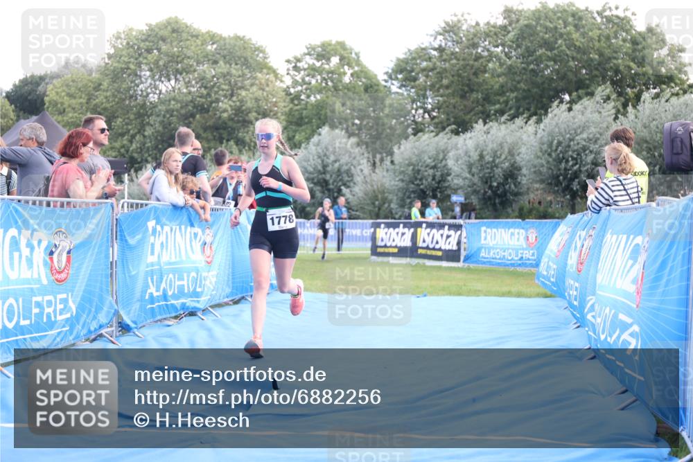 25.08.2024 - Elbe Triathlon Hamburg H.Heesch http://msf.ph/oto/6882256 25.08.2024 12:45:34 Ziel 1766, 1778 meine-sportfotos.de