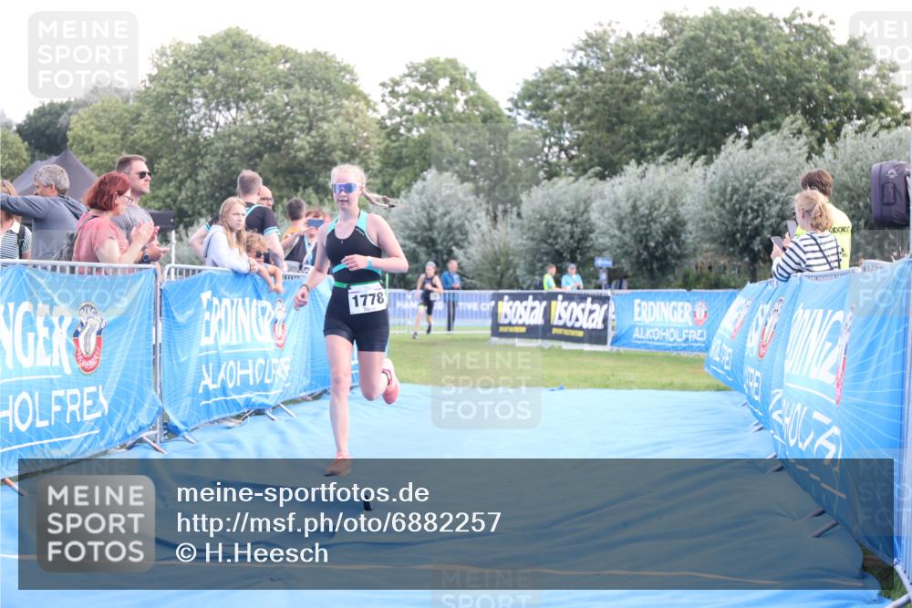 25.08.2024 - Elbe Triathlon Hamburg H.Heesch http://msf.ph/oto/6882257 25.08.2024 12:45:34 Ziel 1766, 1778 meine-sportfotos.de