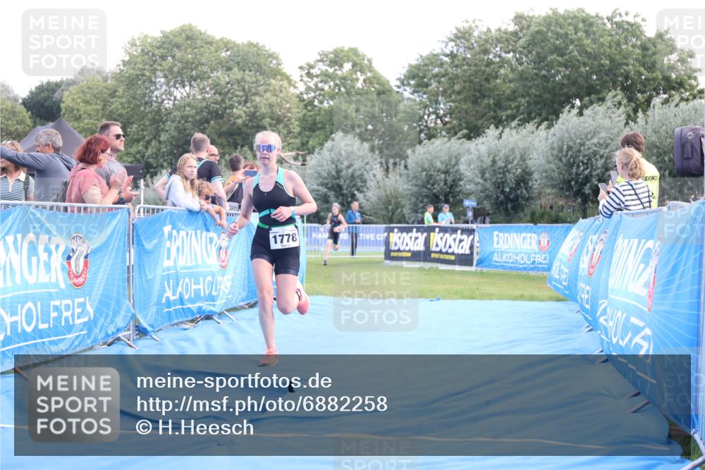 25.08.2024 - Elbe Triathlon Hamburg H.Heesch http://msf.ph/oto/6882258 25.08.2024 12:45:34 Ziel 1766, 1778 meine-sportfotos.de