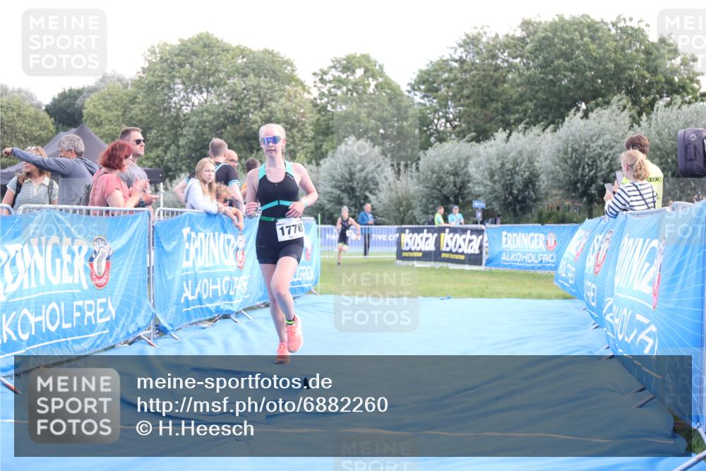 25.08.2024 - Elbe Triathlon Hamburg H.Heesch http://msf.ph/oto/6882260 25.08.2024 12:45:34 Ziel 1766, 1778 meine-sportfotos.de
