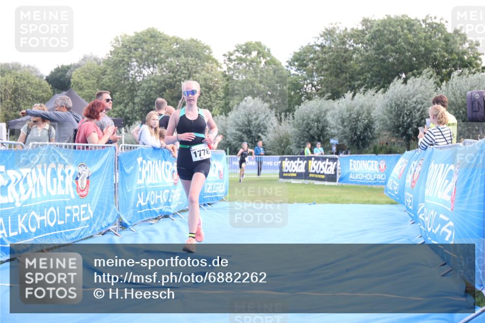 25.08.2024 - Elbe Triathlon Hamburg H.Heesch http://msf.ph/oto/6882262 25.08.2024 12:45:34 Ziel 1766, 1778 meine-sportfotos.de