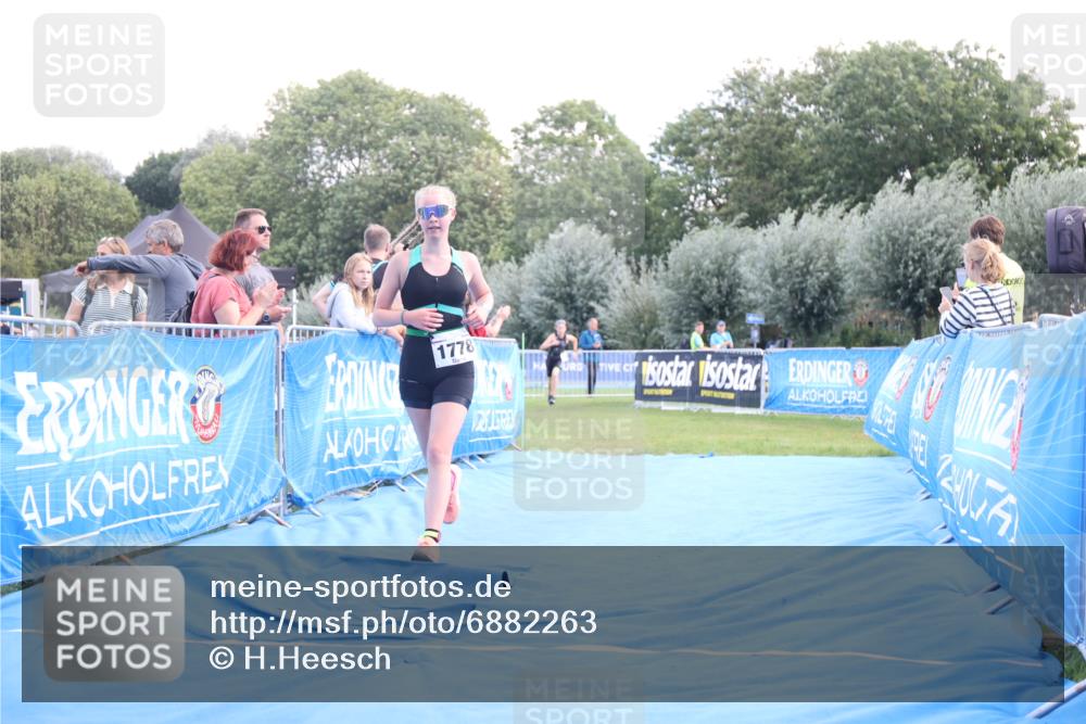 25.08.2024 - Elbe Triathlon Hamburg H.Heesch http://msf.ph/oto/6882263 25.08.2024 12:45:34 Ziel 1766, 1778 meine-sportfotos.de
