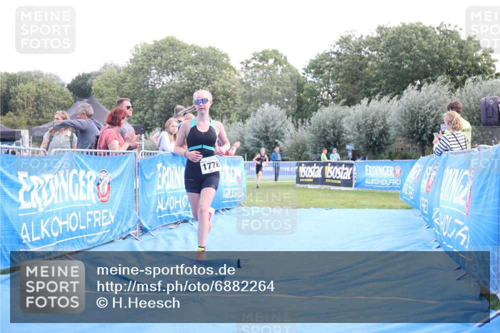 25.08.2024 - Elbe Triathlon Hamburg H.Heesch http://msf.ph/oto/6882264 25.08.2024 12:45:34 Ziel 1766, 1778 meine-sportfotos.de