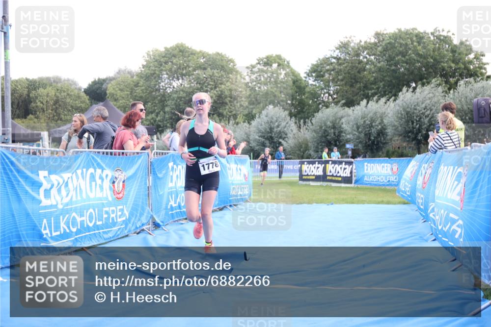 25.08.2024 - Elbe Triathlon Hamburg H.Heesch http://msf.ph/oto/6882266 25.08.2024 12:45:34 Ziel 1766, 1778 meine-sportfotos.de