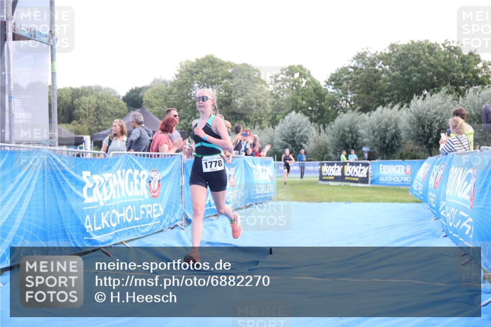 25.08.2024 - Elbe Triathlon Hamburg H.Heesch http://msf.ph/oto/6882270 25.08.2024 12:45:34 Ziel 1766, 1778 meine-sportfotos.de